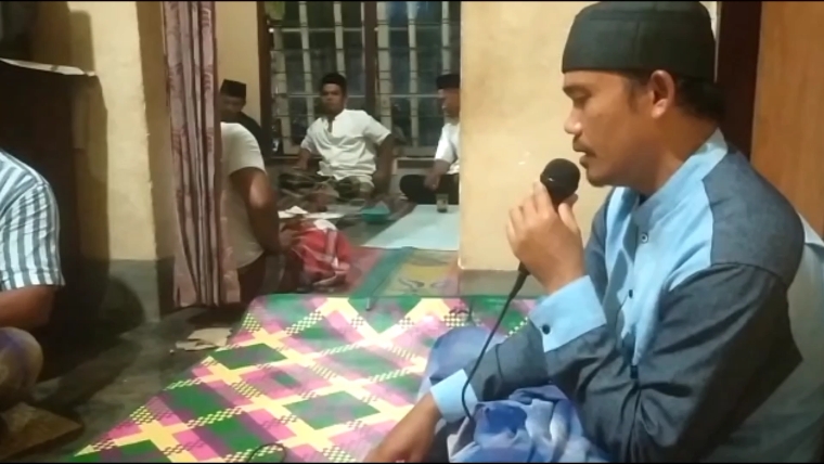 Sulaeman saat mengadakan Istighosah/do'a bersama di kediaman nya